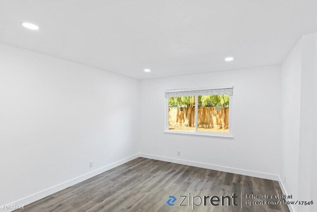 Building Photo - 3 br, 2 bath House - 999 Rawlings Drive, S...
