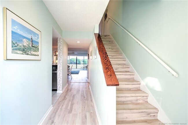 Building Photo - 5532 NE Gulfstream Way