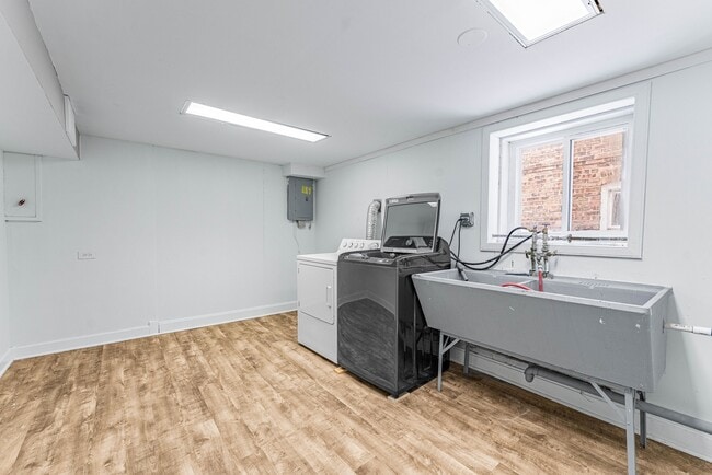 Building Photo - 2817 Maple Ave