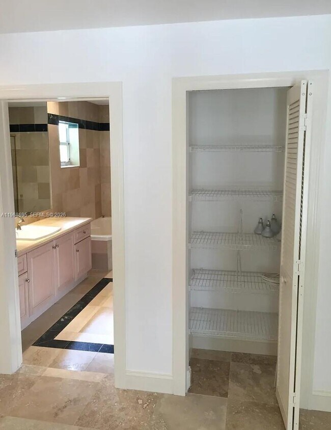 Building Photo - 3087 Shipping Ave