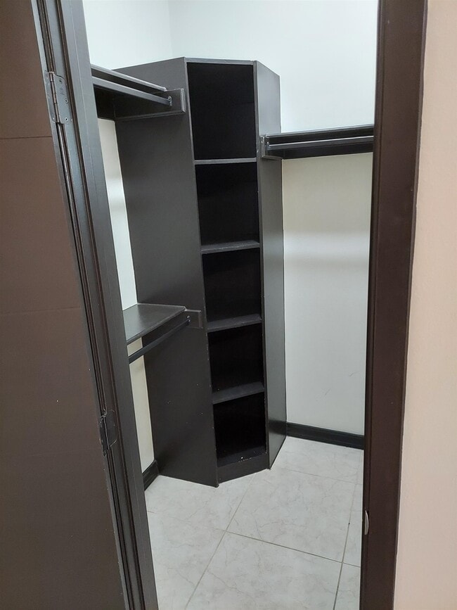 Building Photo - 2701 E Lyon St