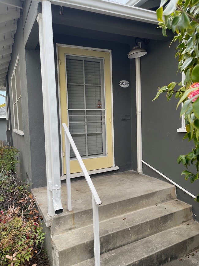 Building Photo - 2326 Oak St