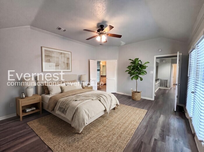Building Photo - 7842 Royan Dr