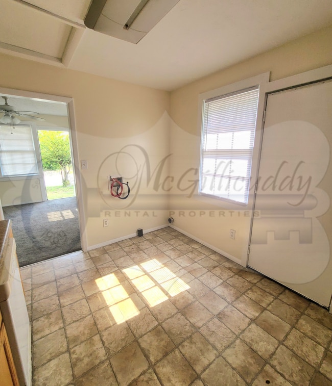 Building Photo - 1207 Holden Dr