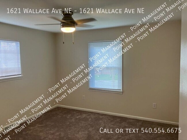 Building Photo - 2 bed 1 Bath Newly Renovated Duplex with C...