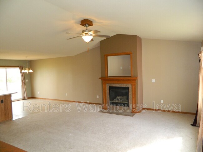 Building Photo - 809 SE 12th St