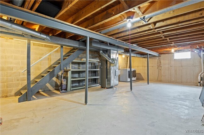 Building Photo - 35 Groton Dr