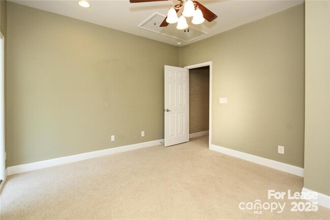 Building Photo - 405 Halyard Ln