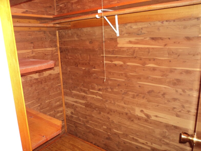 Building Photo - 1601 W Broadway