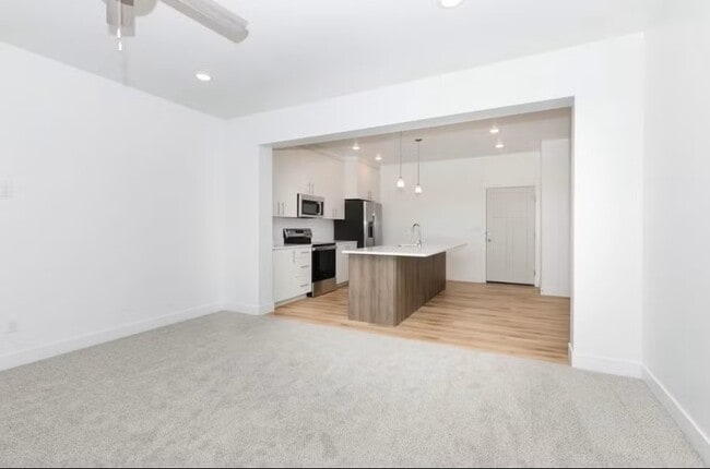 Building Photo - NT 3331