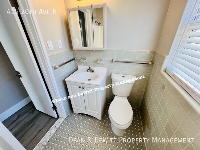 Building Photo - 415 20th Ave N