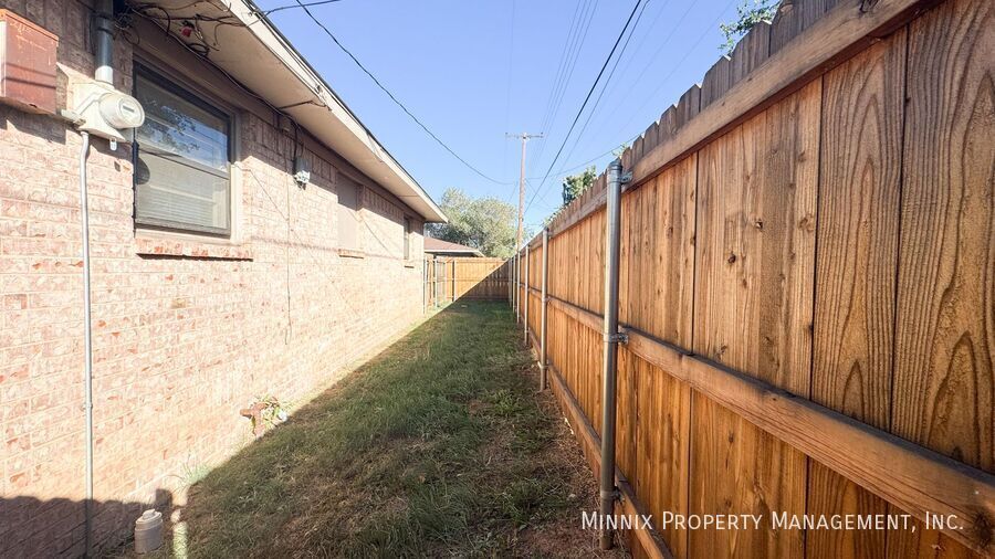 Building Photo - 2115 S Loop 289