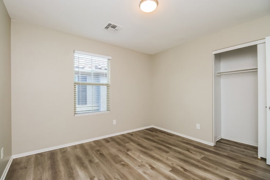 Building Photo - 495 N Ranger Trail