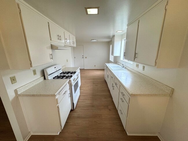 Building Photo - East Ventura Home- Spacious Backyard!