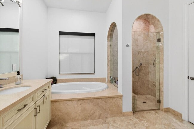 Building Photo - 17662 Cadena Dr