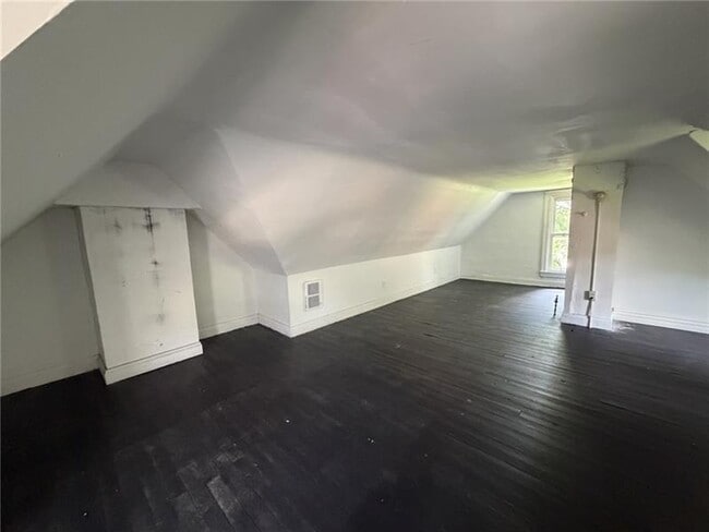 Building Photo - 1214 Goe Ave
