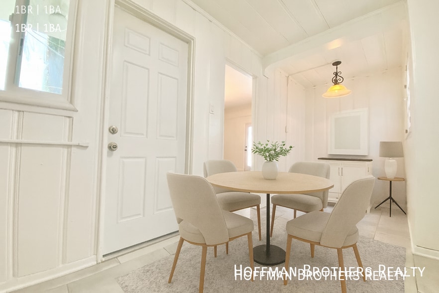 Building Photo - 417 S Coronado St