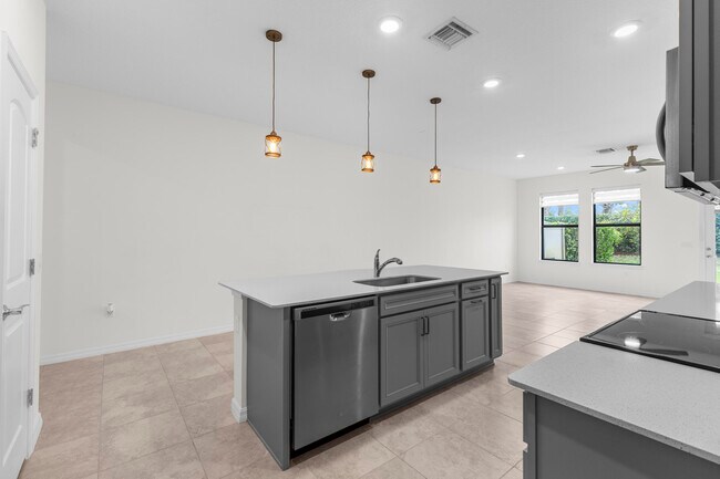 Building Photo - 8612 Escue St