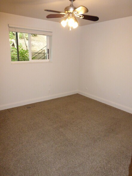 Building Photo - 475 Wall St