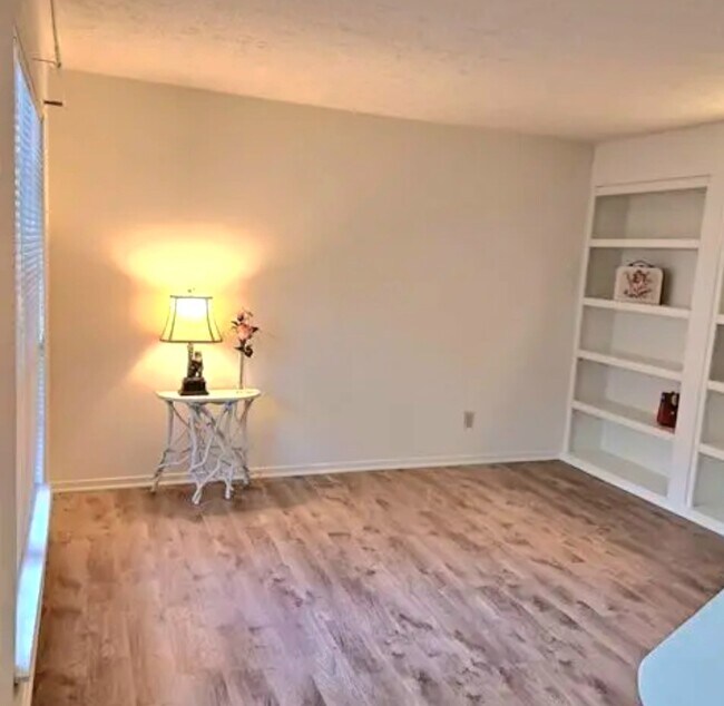 Living room - 6824 Glenridge Dr