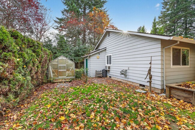 Building Photo - 13525 SW Roan Ct