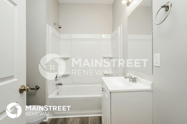 Building Photo - 319 S 43rd St