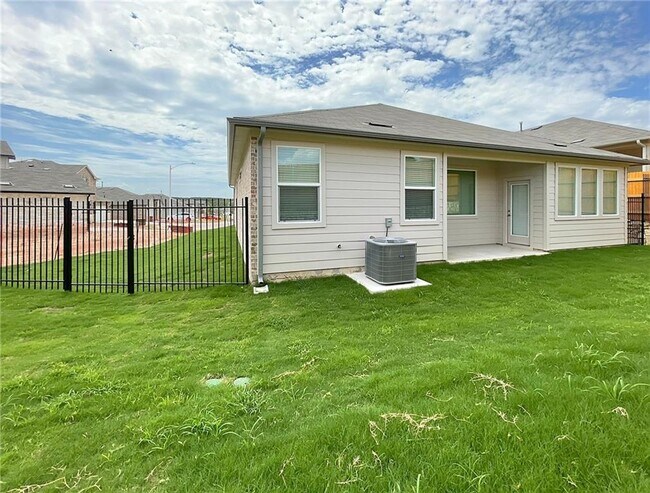 Building Photo - 10501 Defender Trl