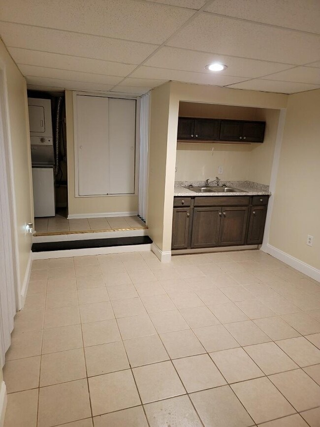 Kitchen - 123 Eaglewood Way