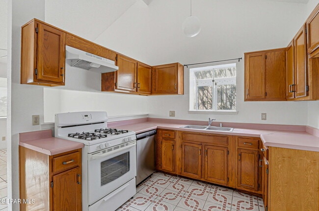 Building Photo - 905 Mark Wallace Ln