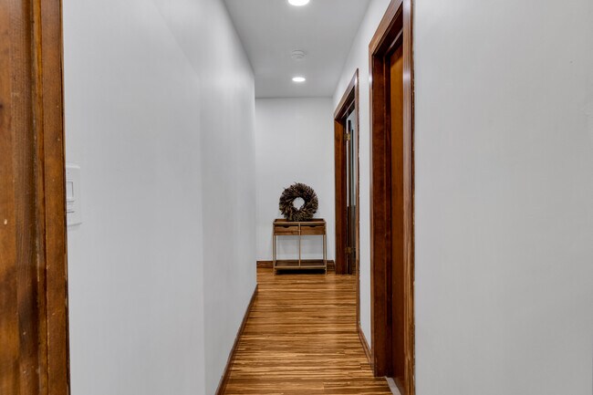 Building Photo - 13400 N Calusa Club Dr