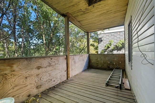 Building Photo - 281 River St