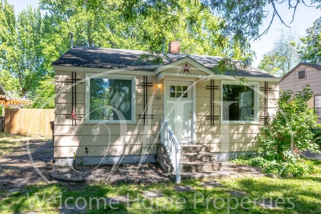 Primary Photo - Great One Bedroom Home in a Natural Setting
