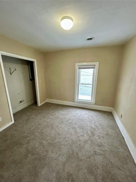 Building Photo - 339 N Grove St