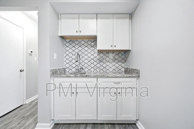 Building Photo - 5081 Holly Farms Dr