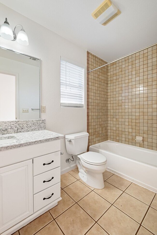 Building Photo - 1003 Canyon Edge Dr