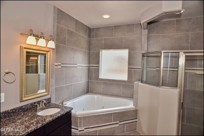 Building Photo - 14373 High Rock Dr