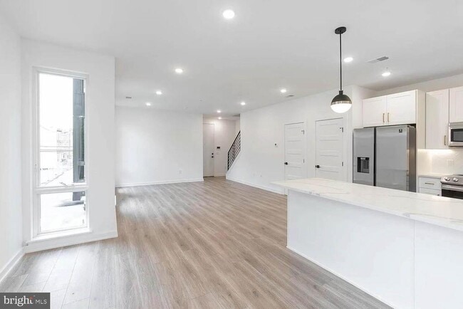 Building Photo - 719 N 16th St
