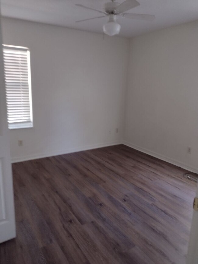 Building Photo - Charming 3BR/2BA Home in Countryside Estat...