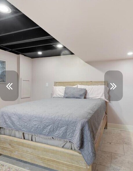 Building Photo - 9821 Pembroke Ln