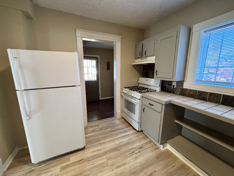 Building Photo - 645 Phillips St