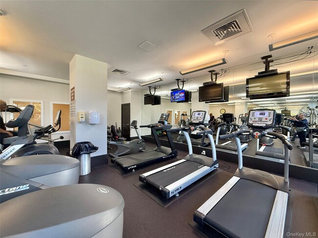 Building Photo - 300 Mamaroneck Ave