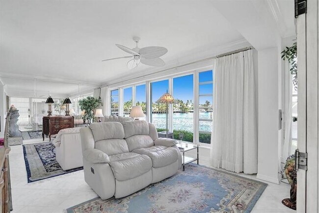 Building Photo - 180 Isle of Venice Dr