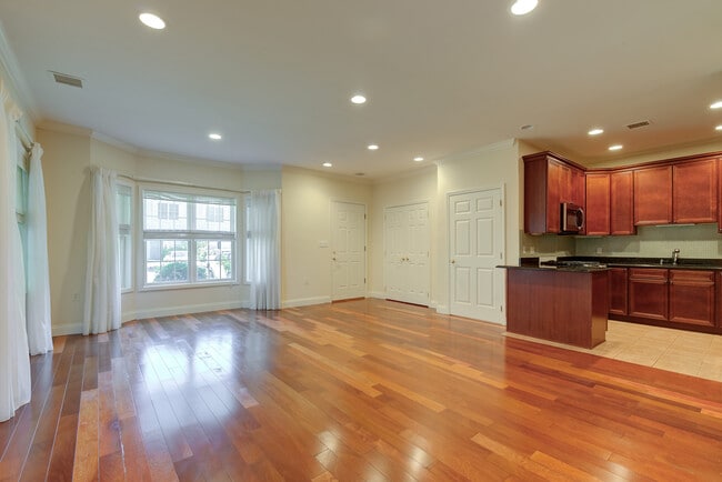 Building Photo - 115 Pond View Dr