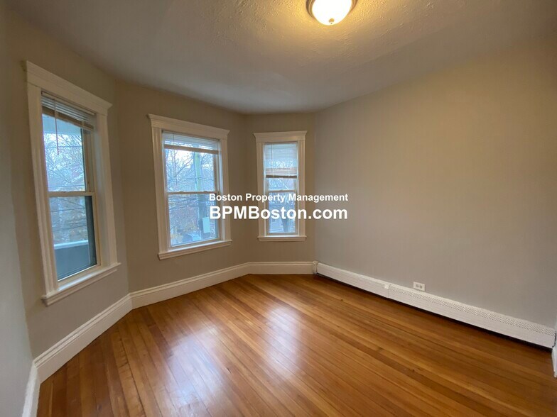 Building Photo - 39 Harwood St