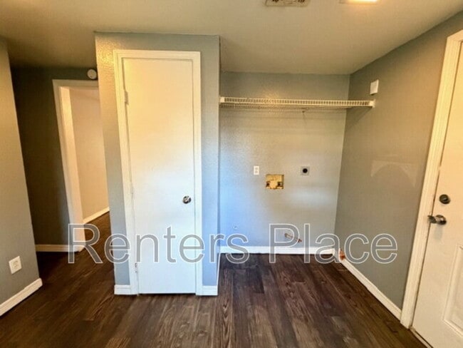 Building Photo - 406 S 66th E Ave