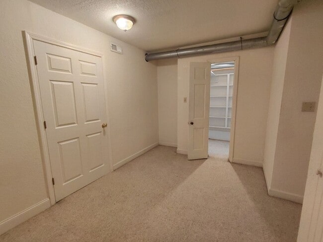 Building Photo - Home in Rolla