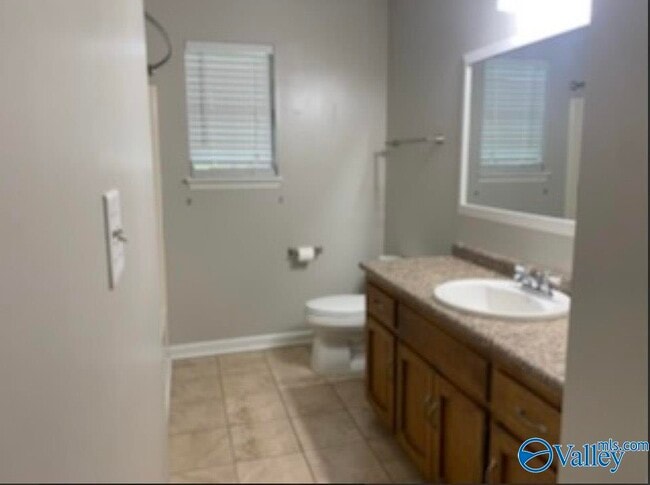 Building Photo - 105 Gibbon Dr