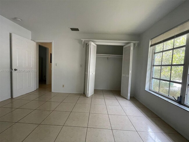 Building Photo - 4951 Wedgewood Way