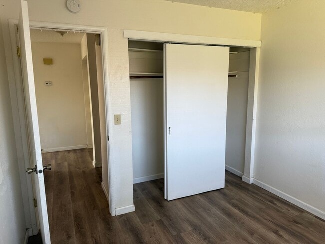 Building Photo - 2 Bedroom 1 bath Duplex