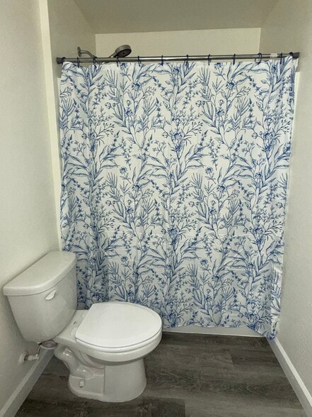 Upstairs Duo Suite Bathroom - 19996 W Mesquite Dr